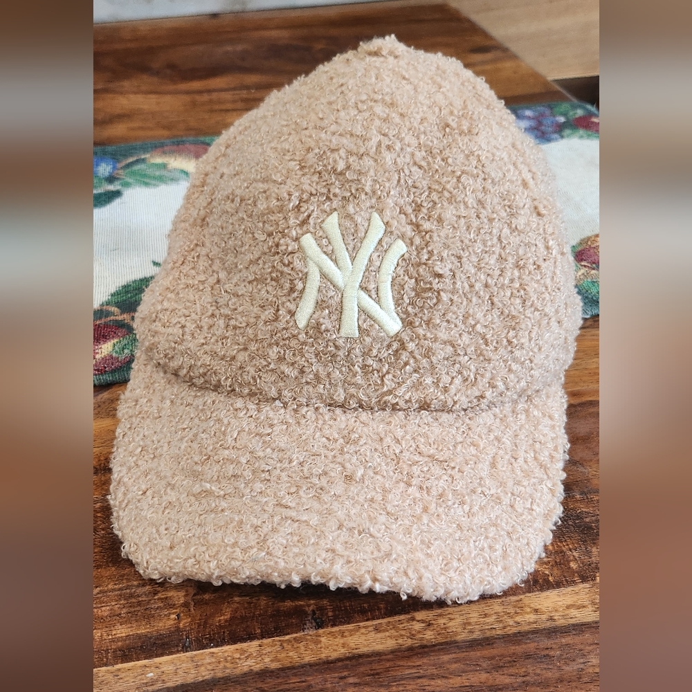 Fuzzy YANKEE baseball-style Women's Cap- Buff